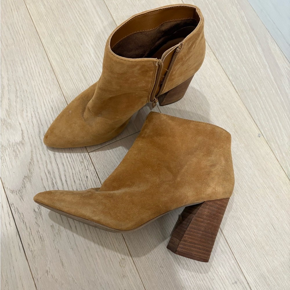 Steve Madden tan suede boots